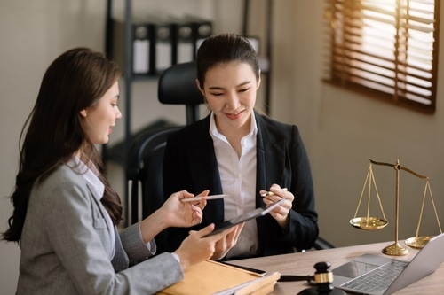 وکیل طلاق یکطرفه زن؛ تصمیمی که باید درست شروع شود